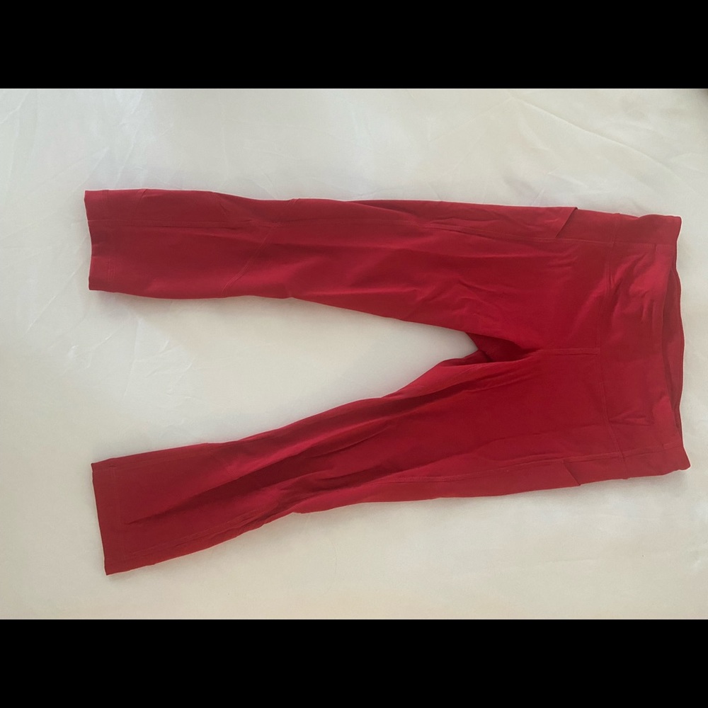 Red Lululemon cropped leggings